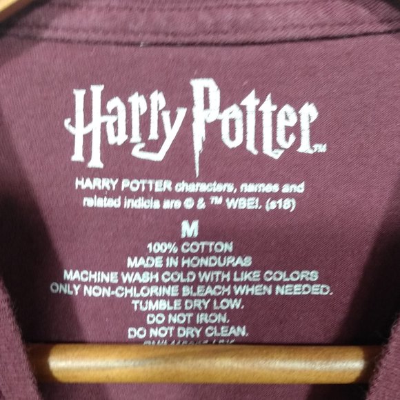 Harry Potter Gryffindor Quidditch maroon t-shirt size medium 100% cotton - Picture 2 of 3
